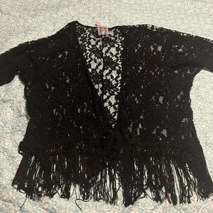 Black lace shawl no rips good condition size L